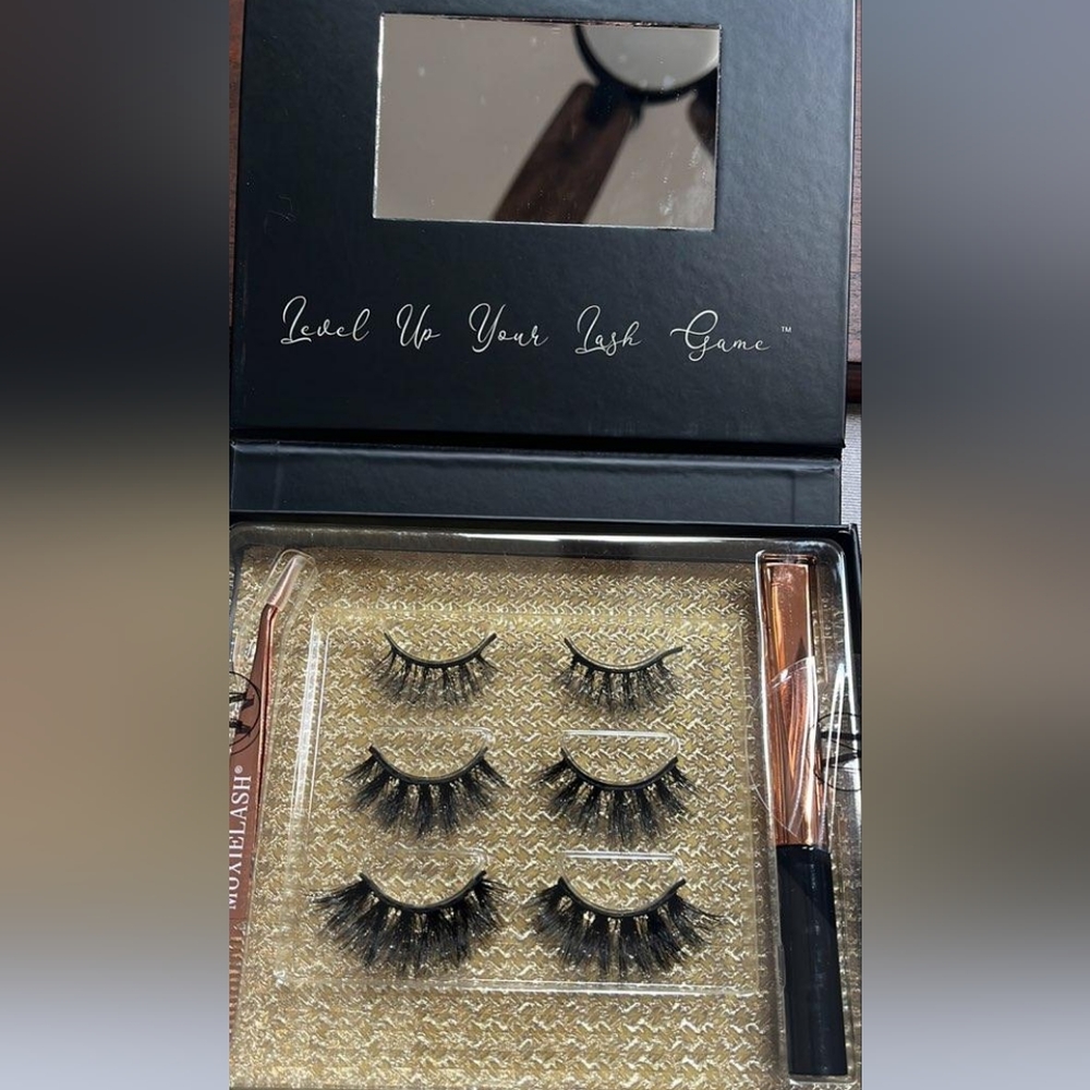 Moxie mink lashes